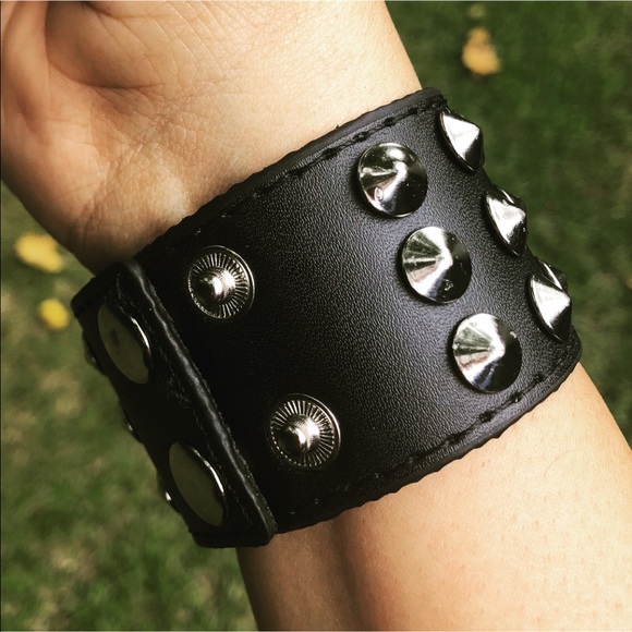 Black Stud bracelet - Picture 3 of 4